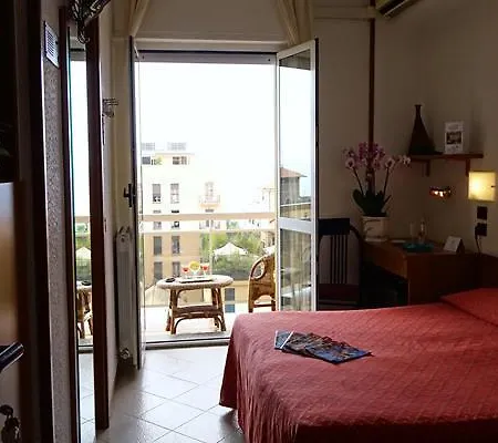 Hotel Careni Italia 3*