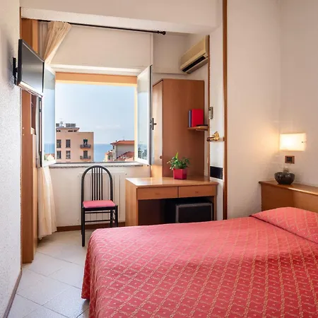 Careni Italia Otel Finale Ligure
