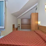 Careni Italia 3*