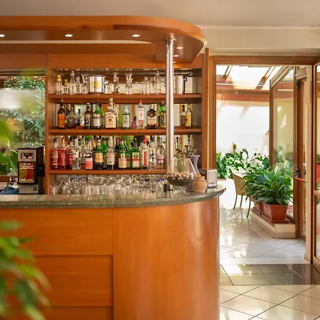 Hotel Careni Italia 3*